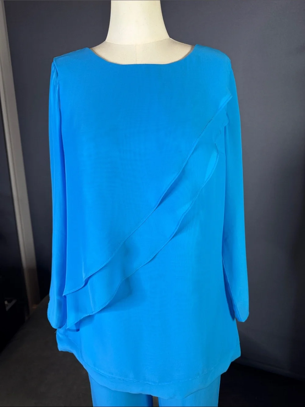 Woman’s Blue Two Piece Ruffled Blouse & Wide-Leg  Formal Pants Set Size 8 NWOT